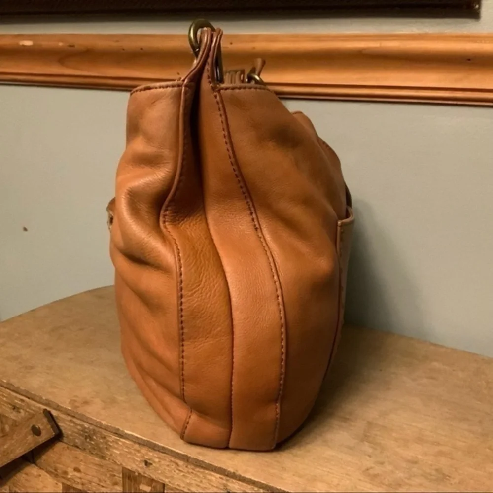 Happy and free leather shoulder purse